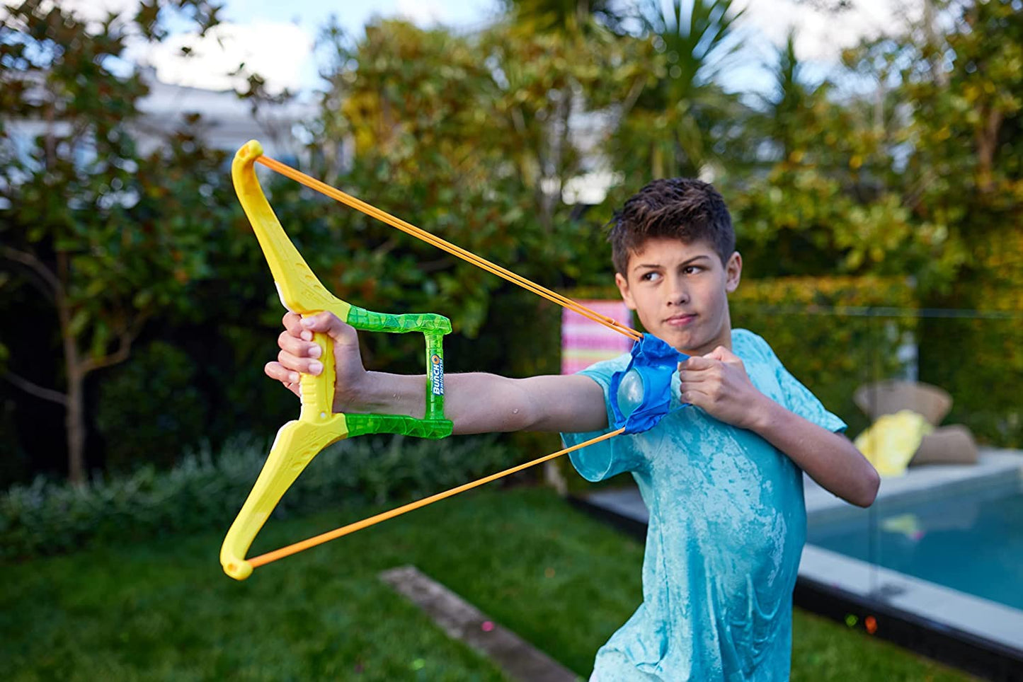 Bunch O Balloons Slingshot + 6 Balloon Bunches (200+ Balloons) by ZURU Rapid-Filling Self-Sealing Water Balloons, for Outdoor, Family, Friends, Children Summer Fun