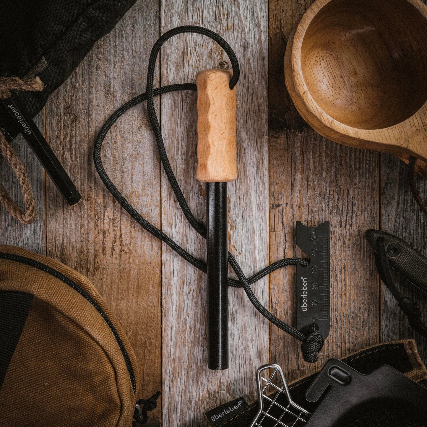 überleben Kräftig Pro Ferro Rod Fire Starter for Survival w/Multi-Tool Fire Striker - 1/2" Thick Fire Steel, 20,000 Strikes - Waterproof Flint and Steel Camping Fire Starter w/Wood Handle, Lanyard