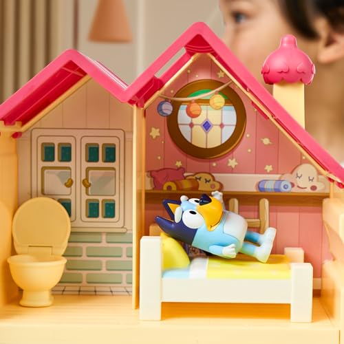 Bluey Mini Home Playset | Compact House Playset with Carry Handle | Three Different Rooms | Kitchen, Bedroom and Bathroom | Includes Figure with 5 Play Pieces