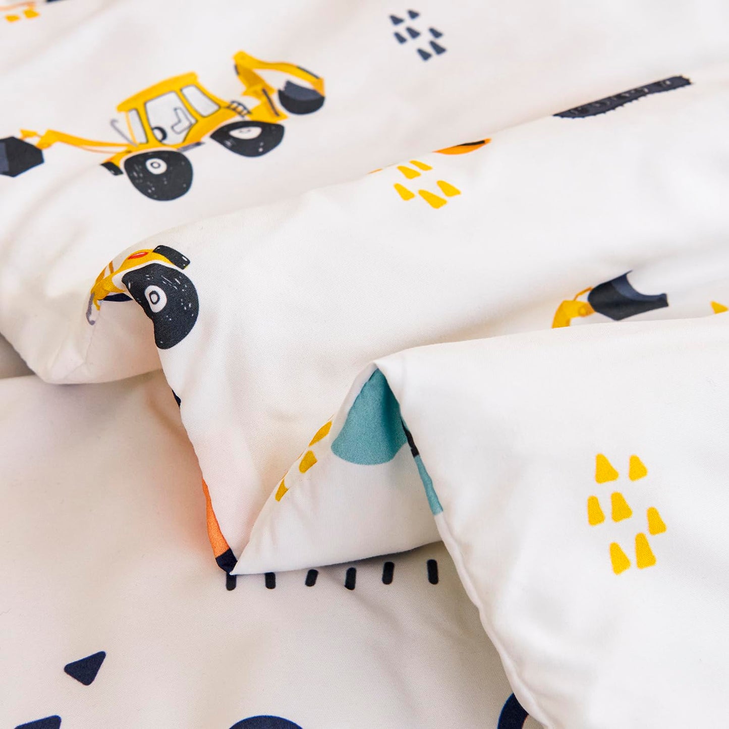 URBONUR 4-Piece Toddler Bedding Set for Boys Construction Car Printed Vehicles Toddler Comforter Set with Sheets Lightweight and Soft Perfect for Kids 2-6 Year Old Toddler Bed in a Bag