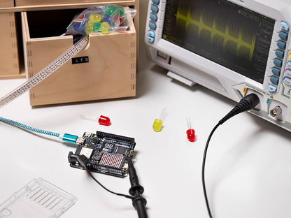 Arduino UNO R4 WiFi [ABX00087] – Renesas RA4M1 + ESP32-S3, Wi-Fi, Bluetooth, USB-C, CAN, 12-bit DAC, OP AMP, Qwiic Connector, 12x8 LED Matrix for Advanced IoT & Embedded Projects