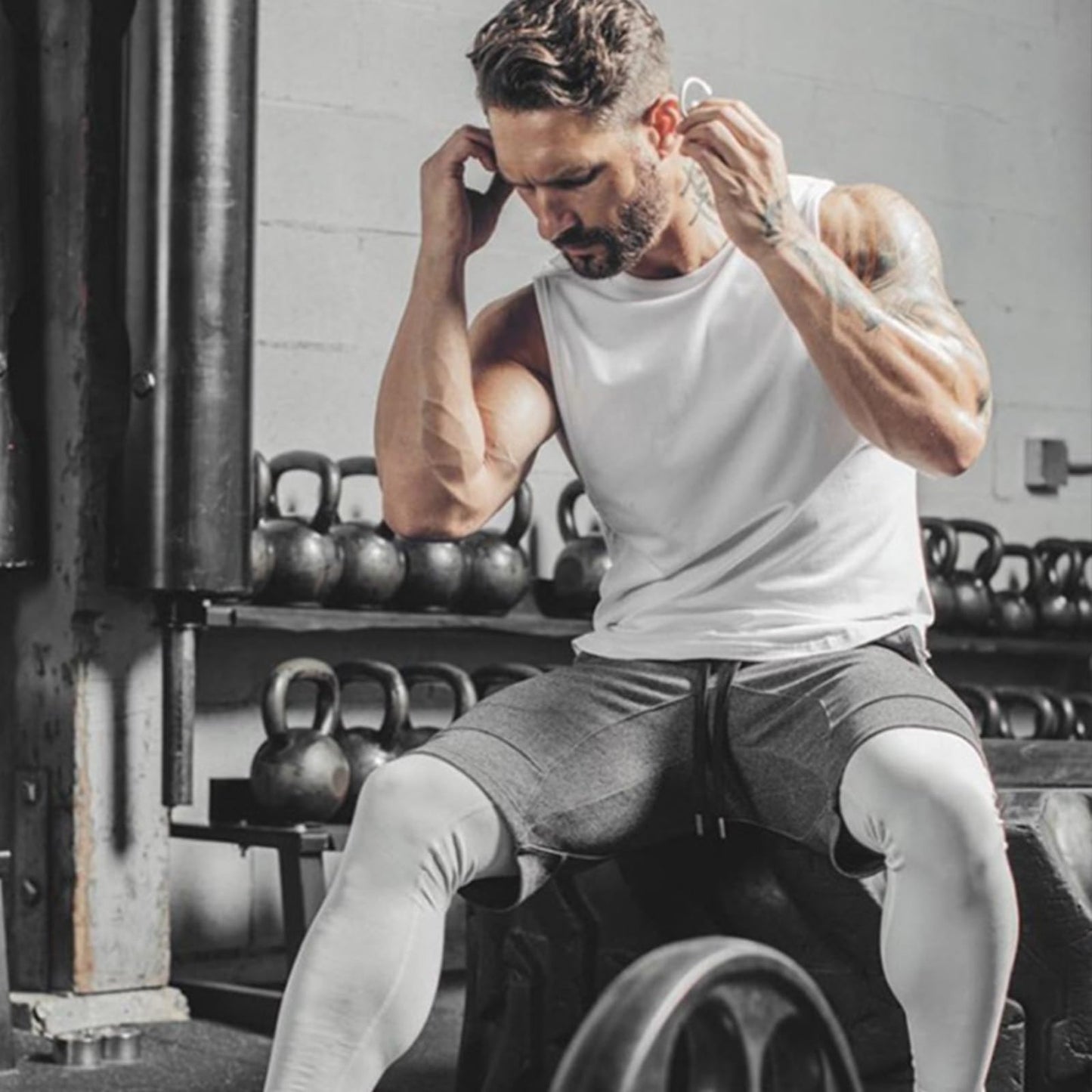 ZUEVI Men's Muscle Cut Off Tank Tops Bodybuilding Fitness Sleeveless Gym Shirts Workout Stringer Tee Shirt (ZArmy Green-L)