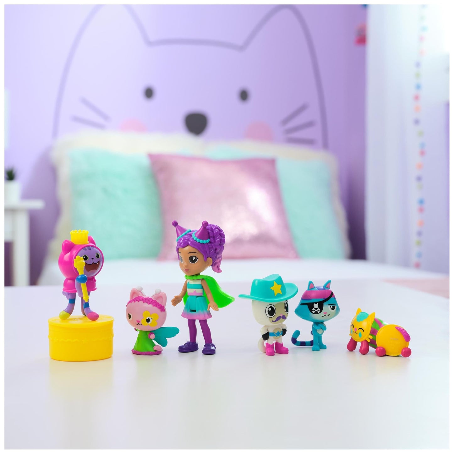 Gabby’s Dollhouse, Celebration Themed Figures with Gabby Girl, 5 Cat Toy Figures, Surprise Toys & Dollhouse Accessories, Kids Toys for Girls & Boys 3+