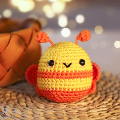 Crochet Kit for Beginners - Bee Crochet Kit, Learn to Crochet, All You Need in, Videos, Instructions, Soft Yarn, Birthday Gift for Adults