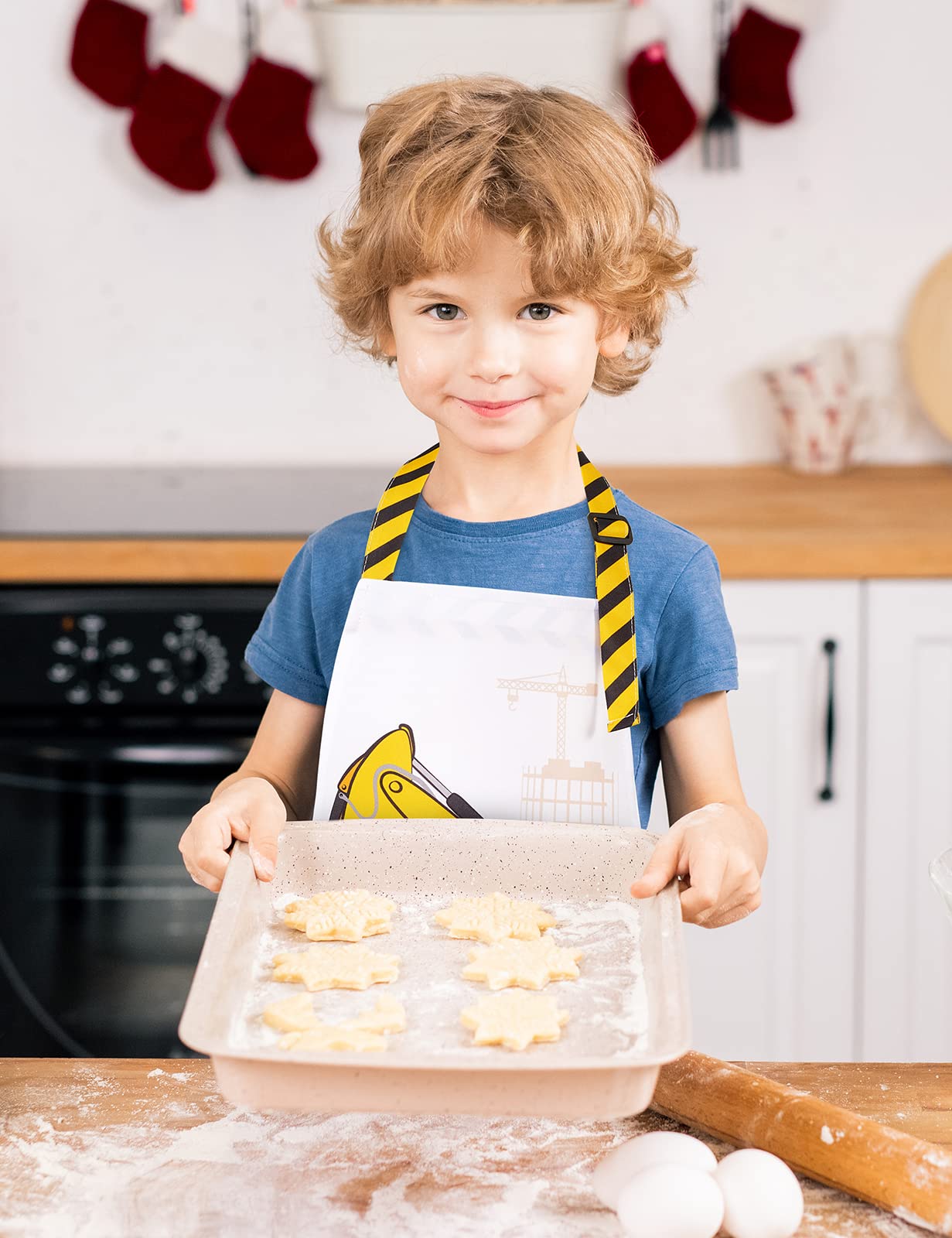 WERNNSAI Kids Art Apron for Boys - Truck Toddler Artist Aprons for Kids, Painting Art Smock Kitchen Chef Aprons for Children Cooking Baking Gardening Party Birthday Gifts Age 2-5 Years