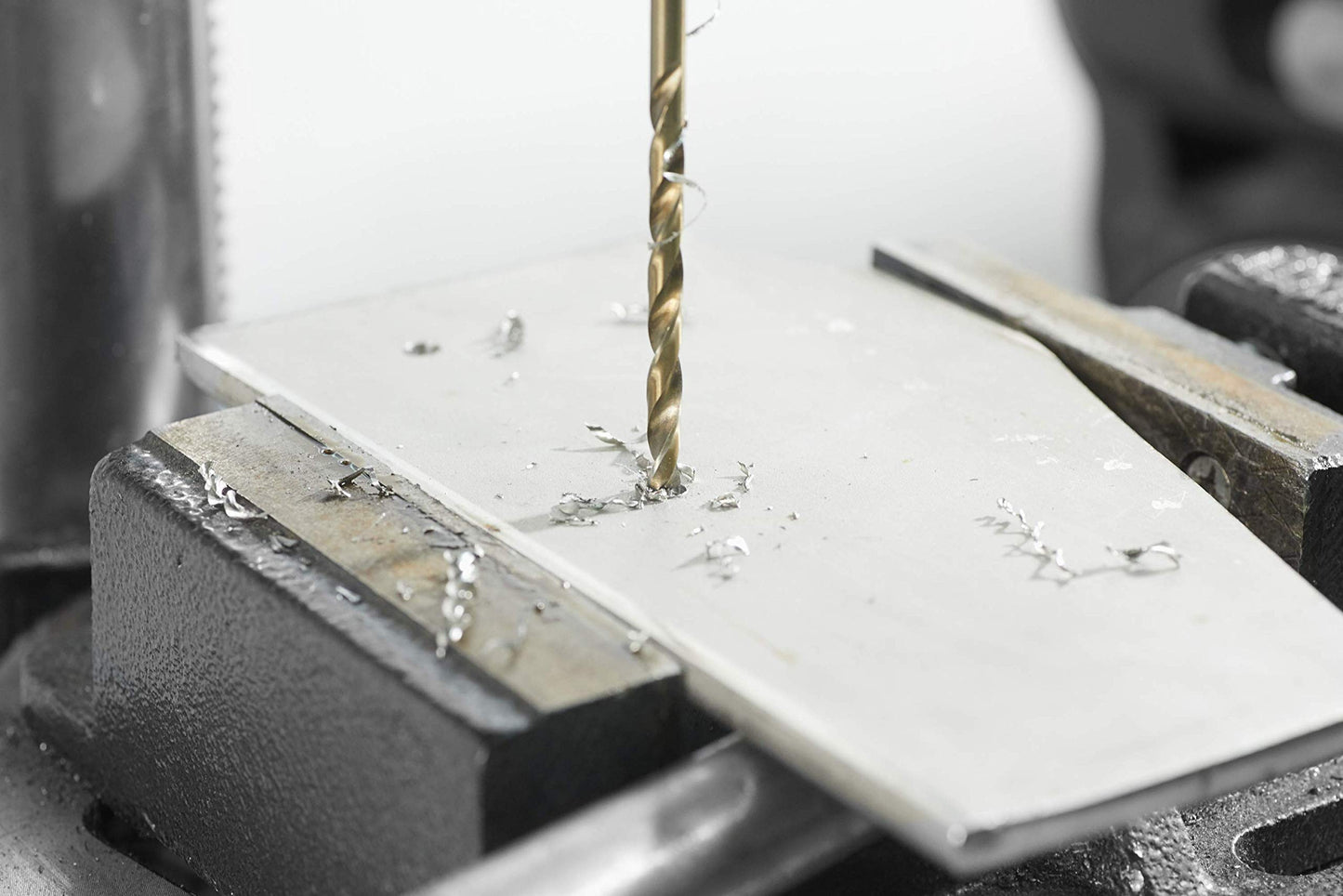 BOSCH CO14B 14-Piece Assorted Set with Included Case - Cobalt M42 Metal Drill Bits with Three-Flat Shank for Drilling Applications in Stainless Steel, Cast Iron, Titanium, and Light-Gauge Metal