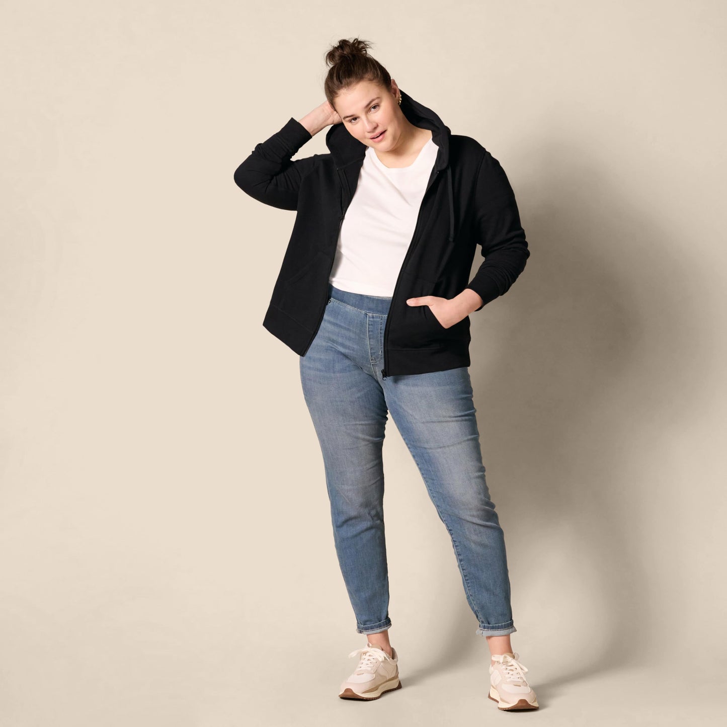 Amazon Essentials Women's Fleece Full-Zip Hoodie (Available in Plus Size), Black, Medium