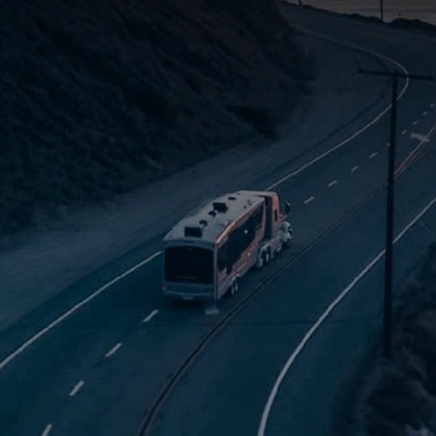 Furrion Vision S Wireless RV Backup Camera System with 4.3-Inch Monitor, 1 Rear Sharkfin, Infrared Night Vision, Wide-Angle View, Hi-Res, IP65 Waterproof, Motion Detection, Microphone - FOS43TASF