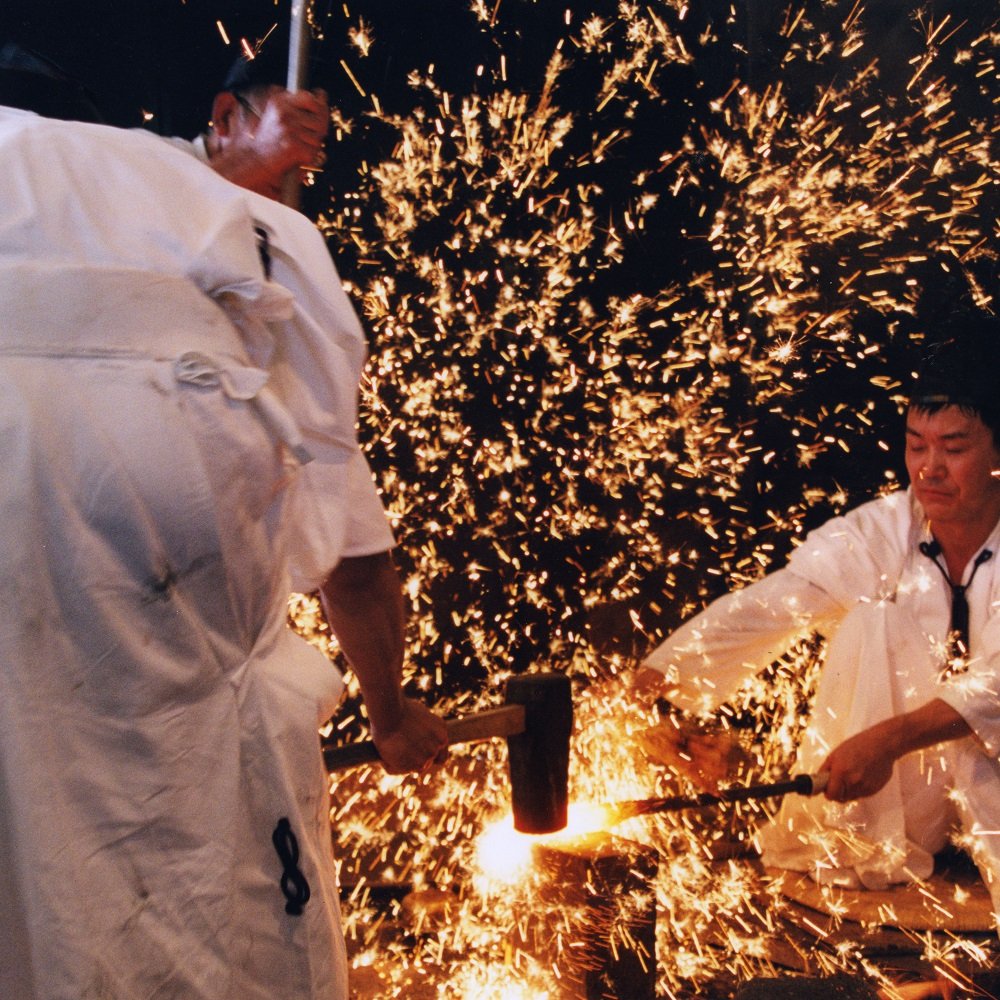 CANARY Corrugated Cardboard Scissors 8.5", Heavy Dudy Craft Scissors Angled Blade, Japanese Stainless Steel, Made in JAPAN, Blue