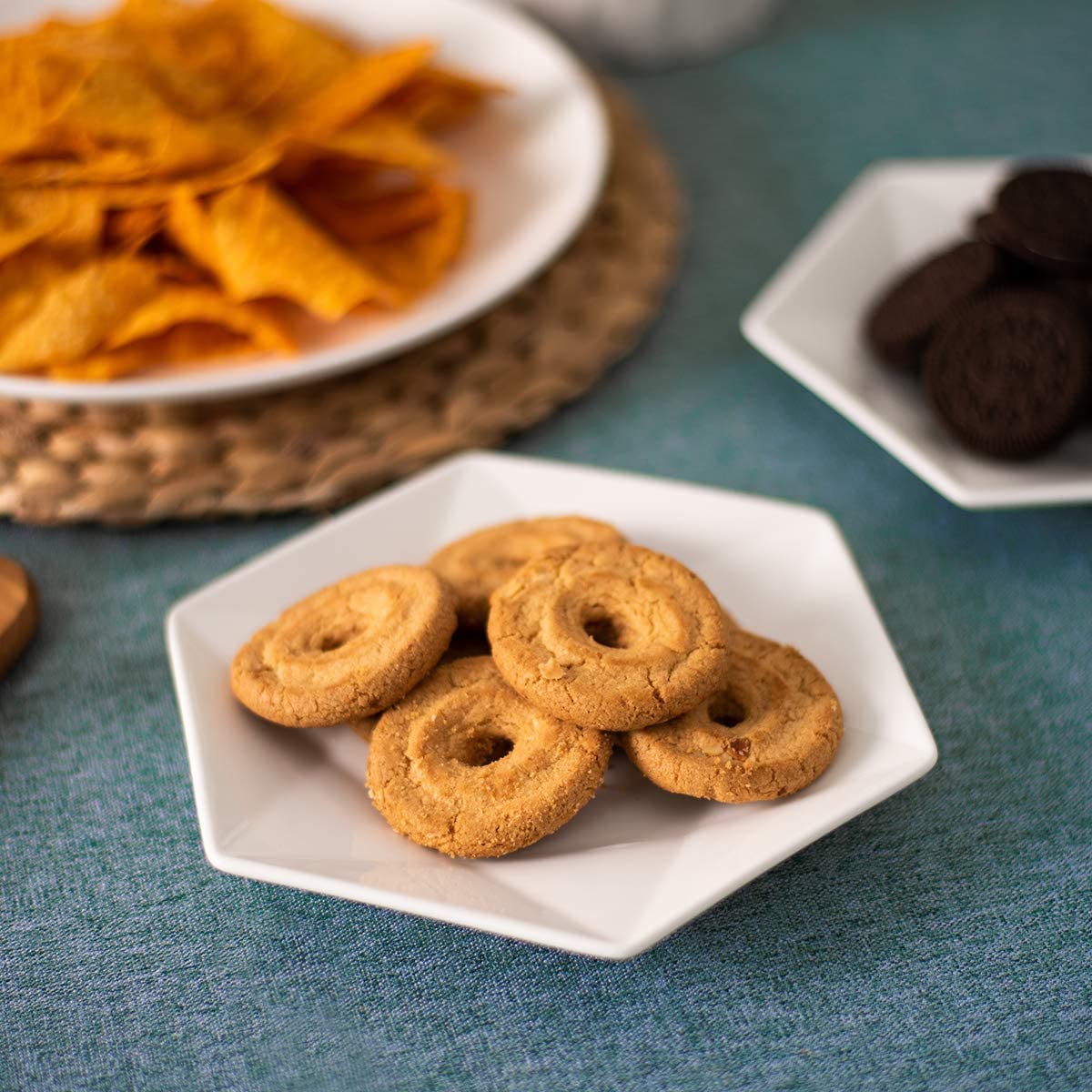 DELLING Appetizer Plates, White Ceramic Dessert Plates, Salad Plates Set, 7 inch Small Plates Set for Dessert, Snacks, Pasta, Side Dishes, Serving Plates Set of 6, Dishwasher Microwave Oven Safe