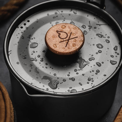 überleben Kessel Titanium Camping Kettle for Boiling Water - Camping Tea Kettle w/Steam Vented Lid, 37fl oz (1.1L) - Camp Fire Coffee Pot w/Canvas Bag - Bushcraft Camping Essentials