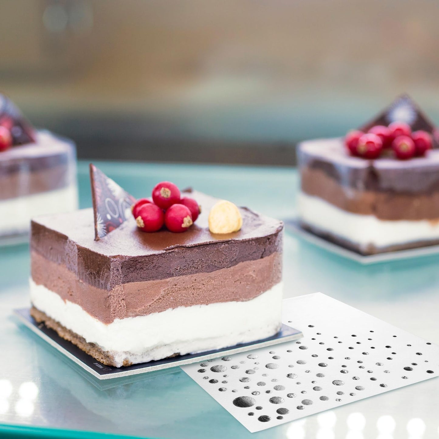 Stylish Silver & White Cocktail Napkins - 100 Disposable 5x5 Inch Wedding Napkins