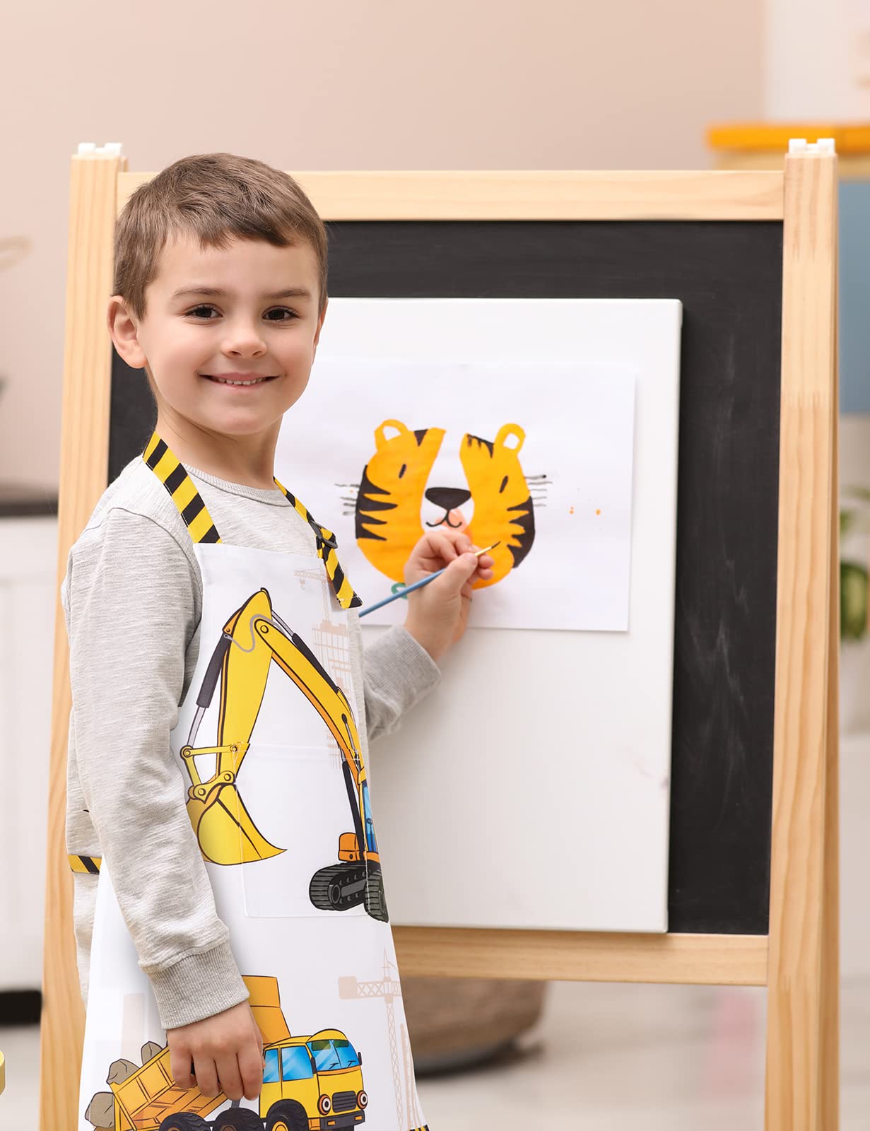 WERNNSAI Kids Art Apron for Boys - Truck Toddler Artist Aprons for Kids, Painting Art Smock Kitchen Chef Aprons for Children Cooking Baking Gardening Party Birthday Gifts Age 2-5 Years