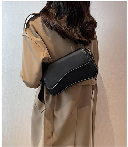 Shoulder Bag for Women Y2K Trendy Purse Vegan Leather Hobo Handbags Clutch Saddle Bag with 2 Removable Strap (black)