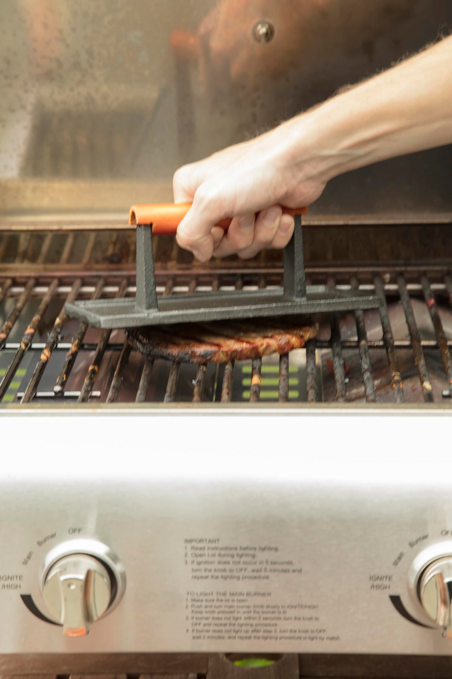 Cuisinart Cast Iron Grill Press with Wooden Handle, Heavy Duty Nonstick Rectangle Burger Press with Wood Handle, Perfect Grill Accessory for Steak, Bacon, Paninis and More