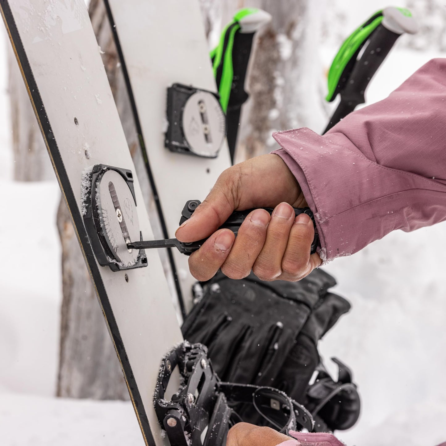 Gerber Gear Suspension-NXT 15-in-1 EDC Multi tool with Pocket Knife, Needle Nose Pliers and Wire Stripper Tools, Gifts for Men, Survival and Camping Gear, Stainless Steel