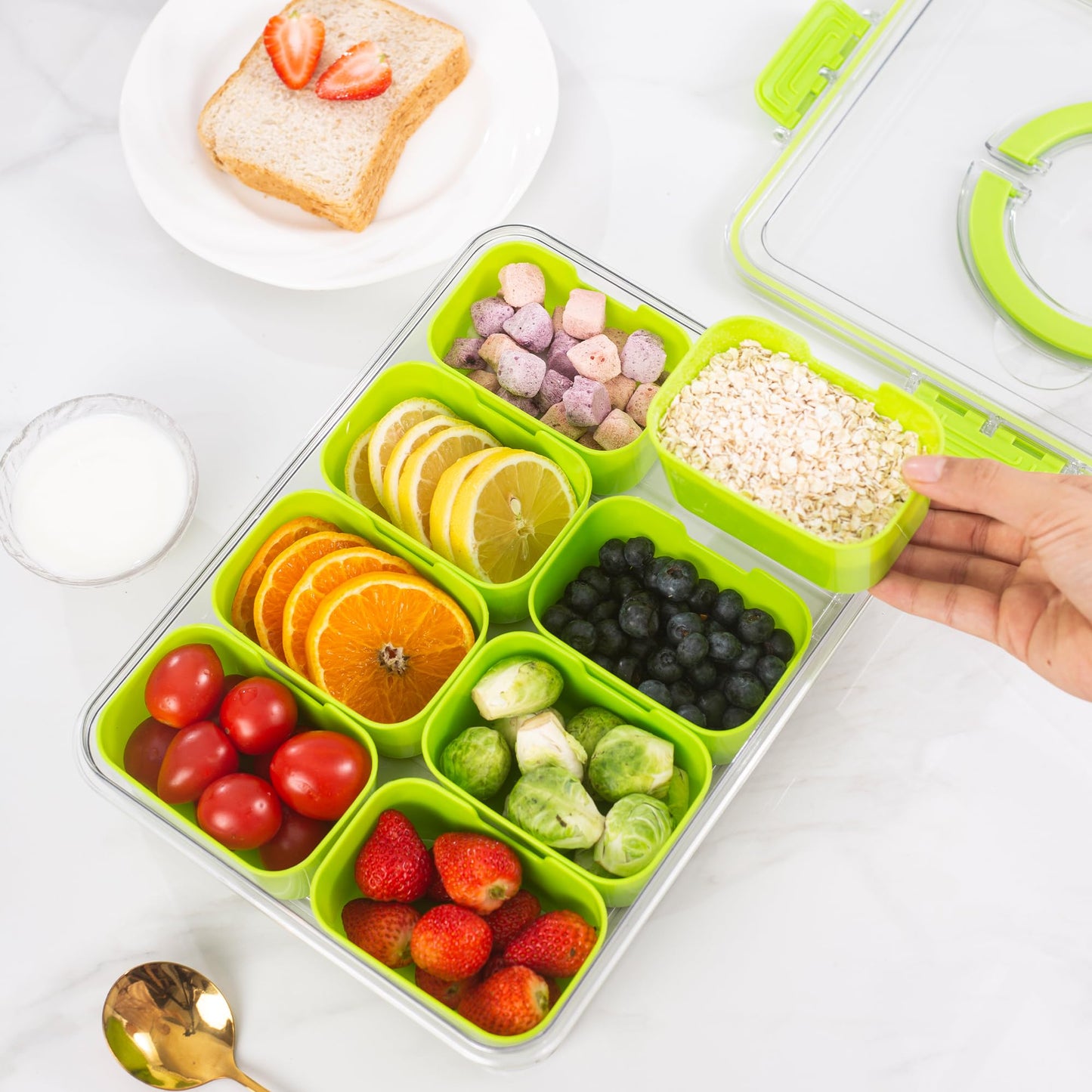 WACOI Divided Snack Serving Tray with Lid and Handle Travel Snackle Charcuterie Container Portable Storage Organizer for Candy, Fruits, Nuts, Snacks, Party, Picnic (1pack, Green)