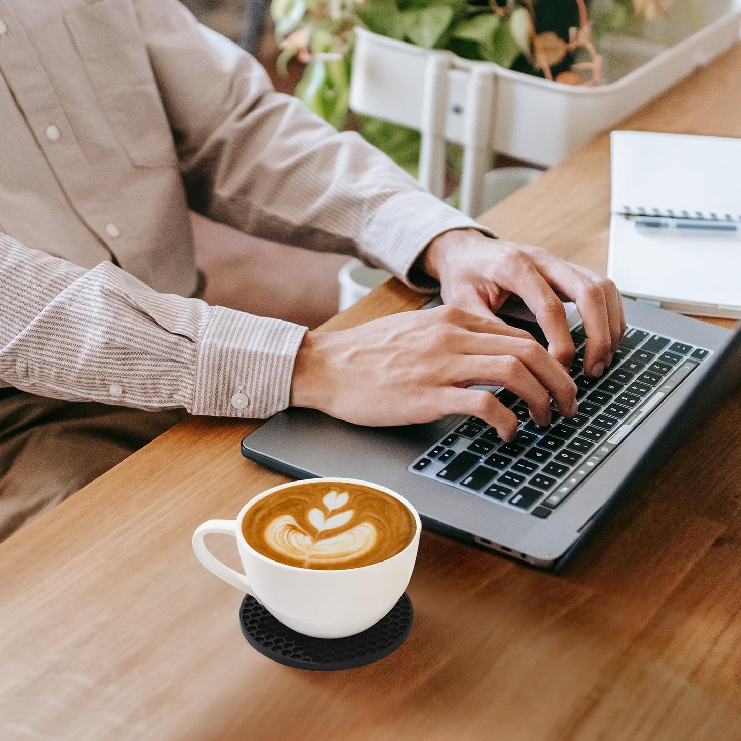 TWTLi Silicone Coasters Set of 8 with Holder,Coasters for Drinks,Beer,Coffee Coasters,Suitable for Kinds Cups,Hot or Cold,Anti-SLI,Non-Stick,Anti-Overflow Tabletop Protection and Decor (8 Pcs, Black)