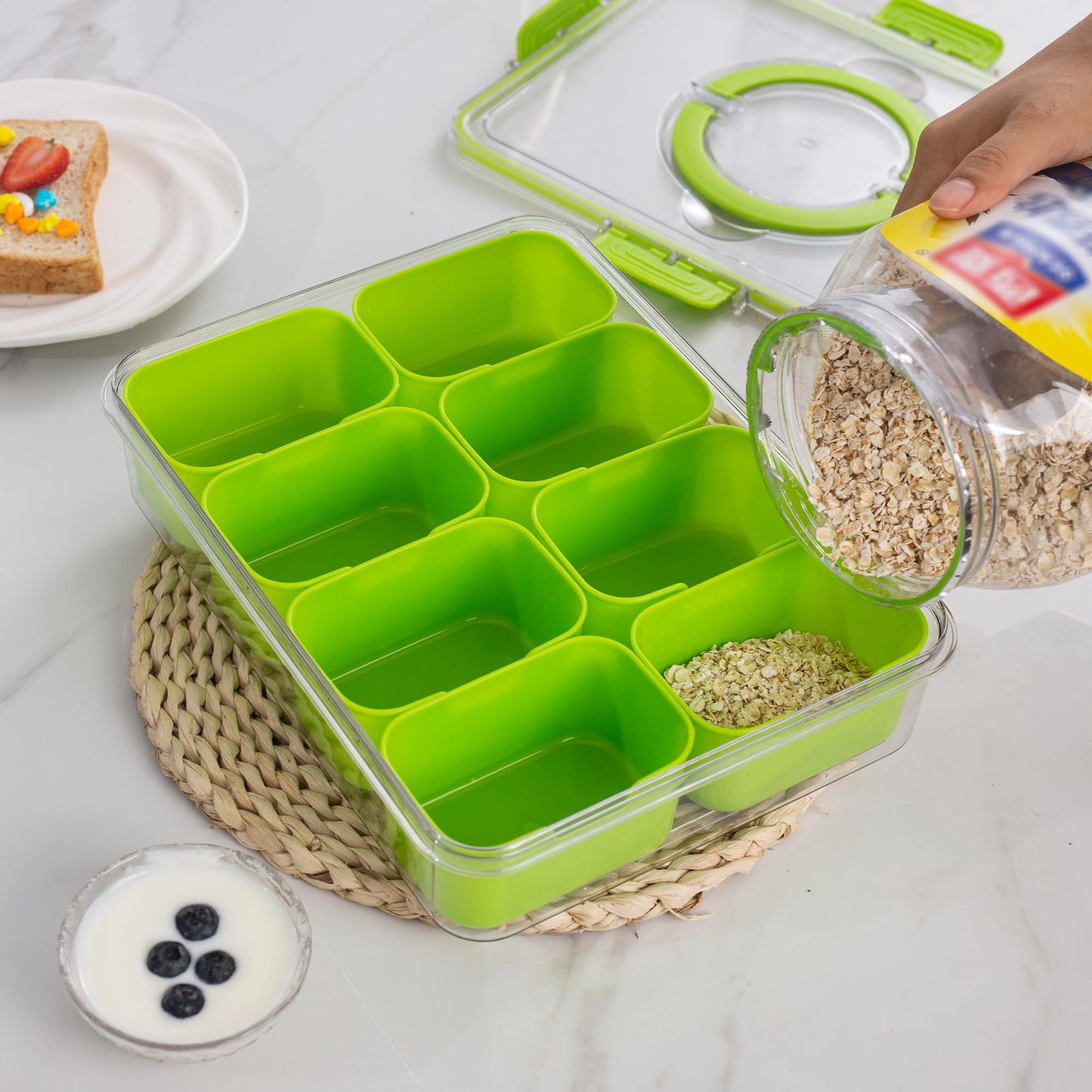 WACOI Divided Snack Serving Tray with Lid and Handle Travel Snackle Charcuterie Container Portable Storage Organizer for Candy, Fruits, Nuts, Snacks, Party, Picnic (1pack, Green)