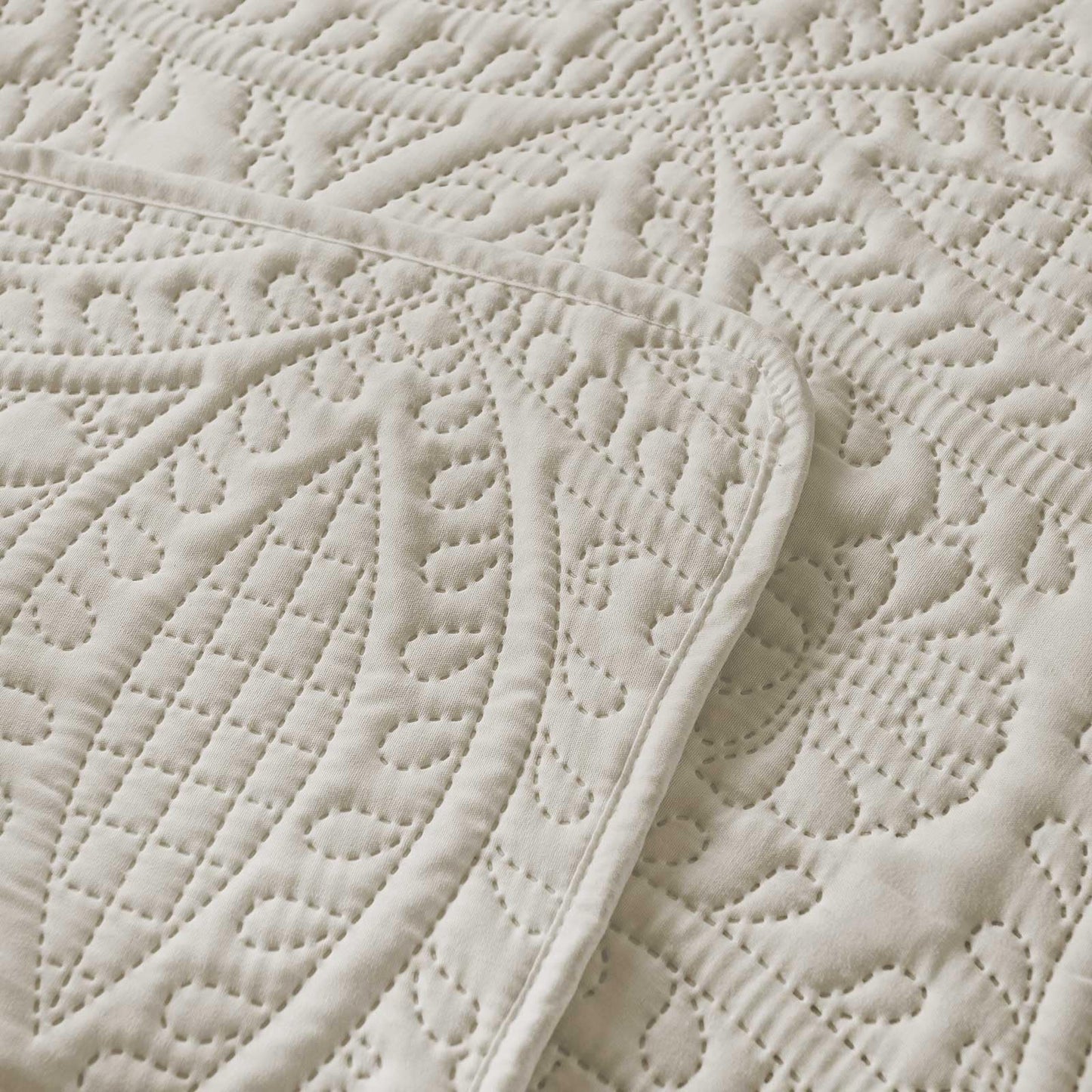 Boryard Beige King Size Quilt Set, 3-Piece Lightweight Soft Bedspread 104x90 inches Bedding Set with 2 Pillow Shams, Geometric Embossed Pattern