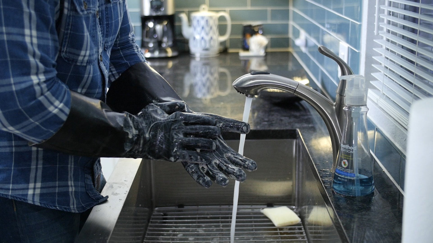 Artisan Griller BBQ, Smoker & Oven glove- Insulated Heat Resistant for Fryer & Kitchen. Great Barbecue Smoking Oyster Mitt–Turkey Fryer, Oil,Fire & Water resistant -(Size 10/XL – Black neoprene)