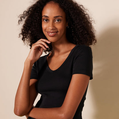 Amazon Essentials Women's Slim-Fit Short-Sleeve V-Neck T-Shirt, Pack of 2, Black, X-Small