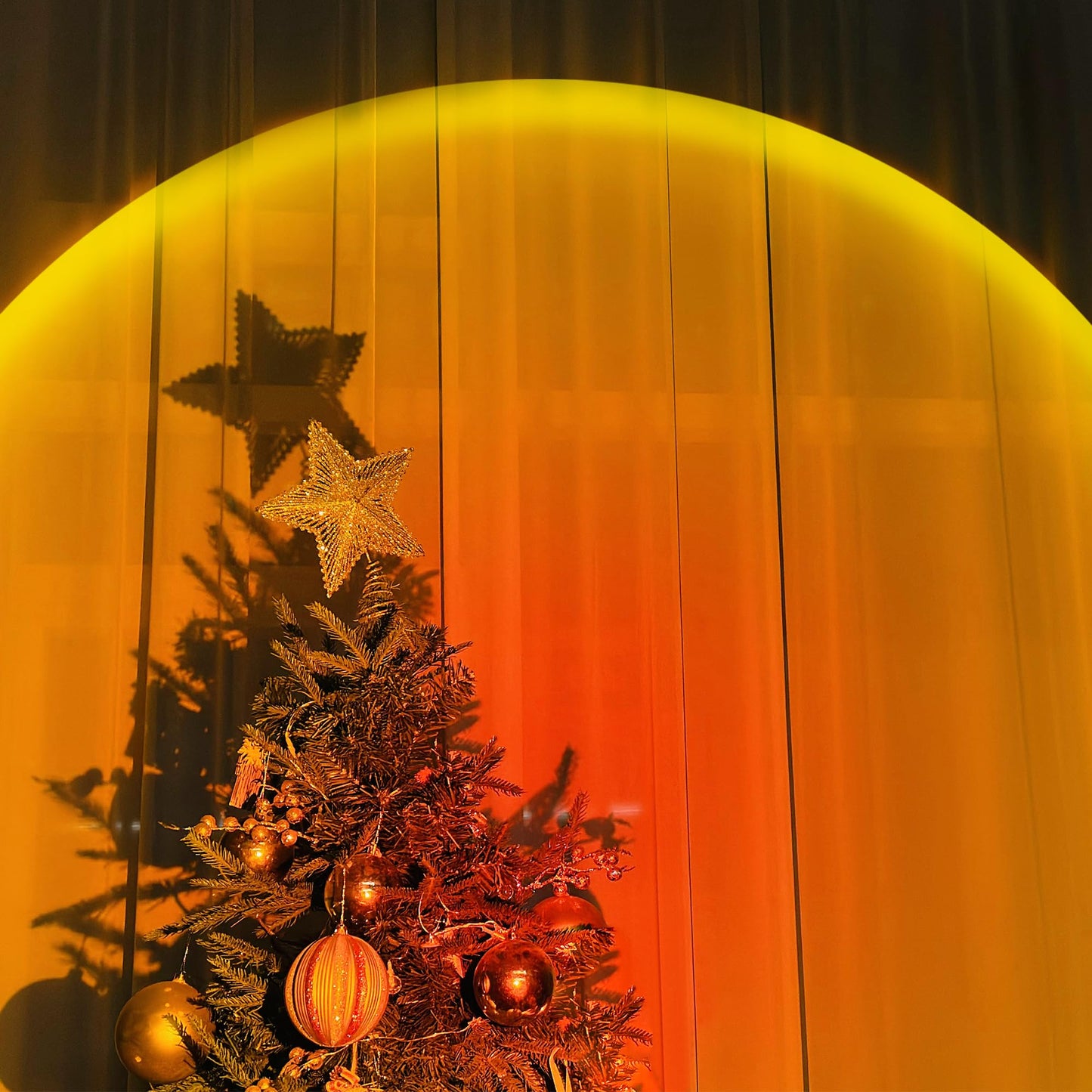 Tsrarey Sunset Lamp Projector,180 Degree Rotation Sun Projection Light Led Night Light Floor Lamp with USB Port,Sunset Lamps for Photography Party Bedroom Decor,Christmas Gifts for Women