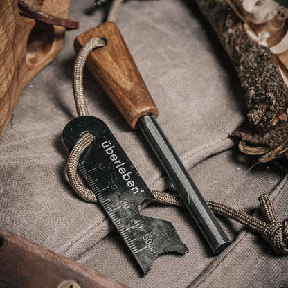 Überleben Zünden Original Ferro Rod Fire Starter for Survival – Up to 15,000 Strikes, 3/8" Thick Fire Steel with Striker – Waterproof Camping Flint and Steel with Hardwood Handle and Lanyard