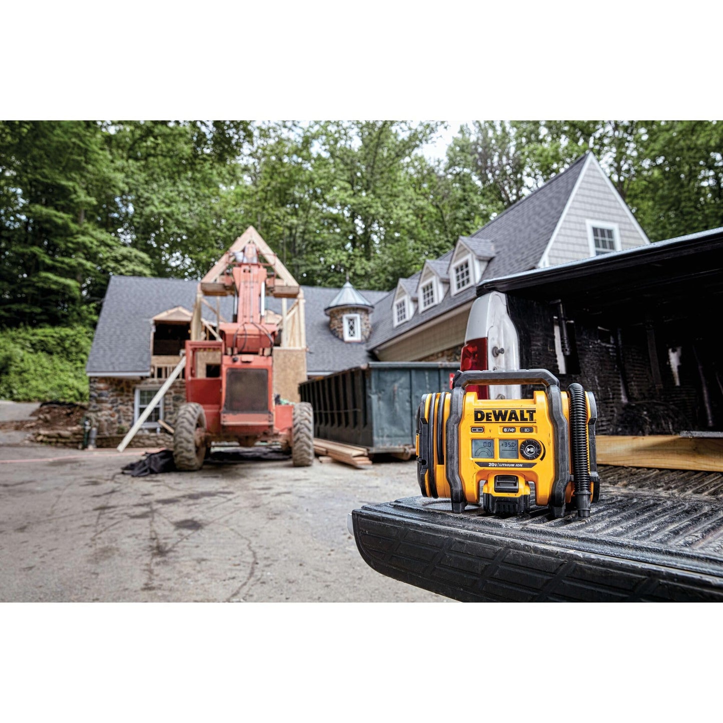 DEWALT Tire Inflator Portable Air Compressor 20V MAX, Air Pump with Automatic Shut Off, LED Light, Tool Only (DCC020IB)