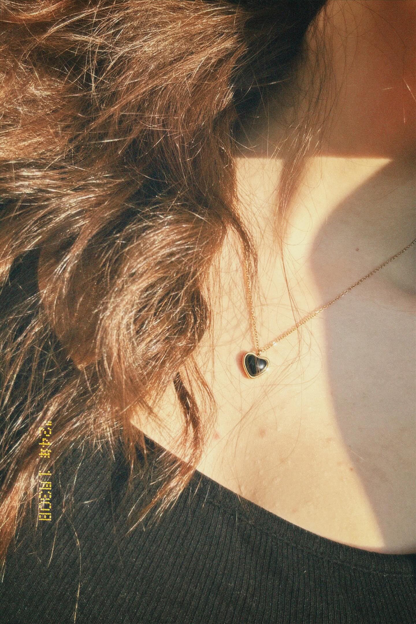 SmileBelle Black Heart Necklace for Women, Gothic Black Necklaces Black Tourmaline Necklace as Birthday Gifts for Her, Black Handmade Jewelry Silver Heart Pendant Necklace for Teen as Tendy Jewelry