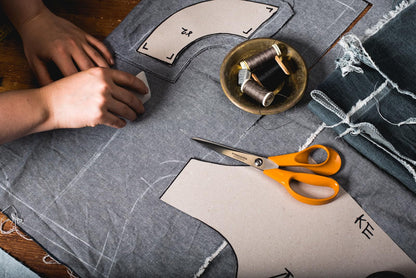 Fiskars Universal Scissors for Handcraft, Sewing and Office Work, Classic, Length: 21 cm, for Right-Handers, Orange, 1005148