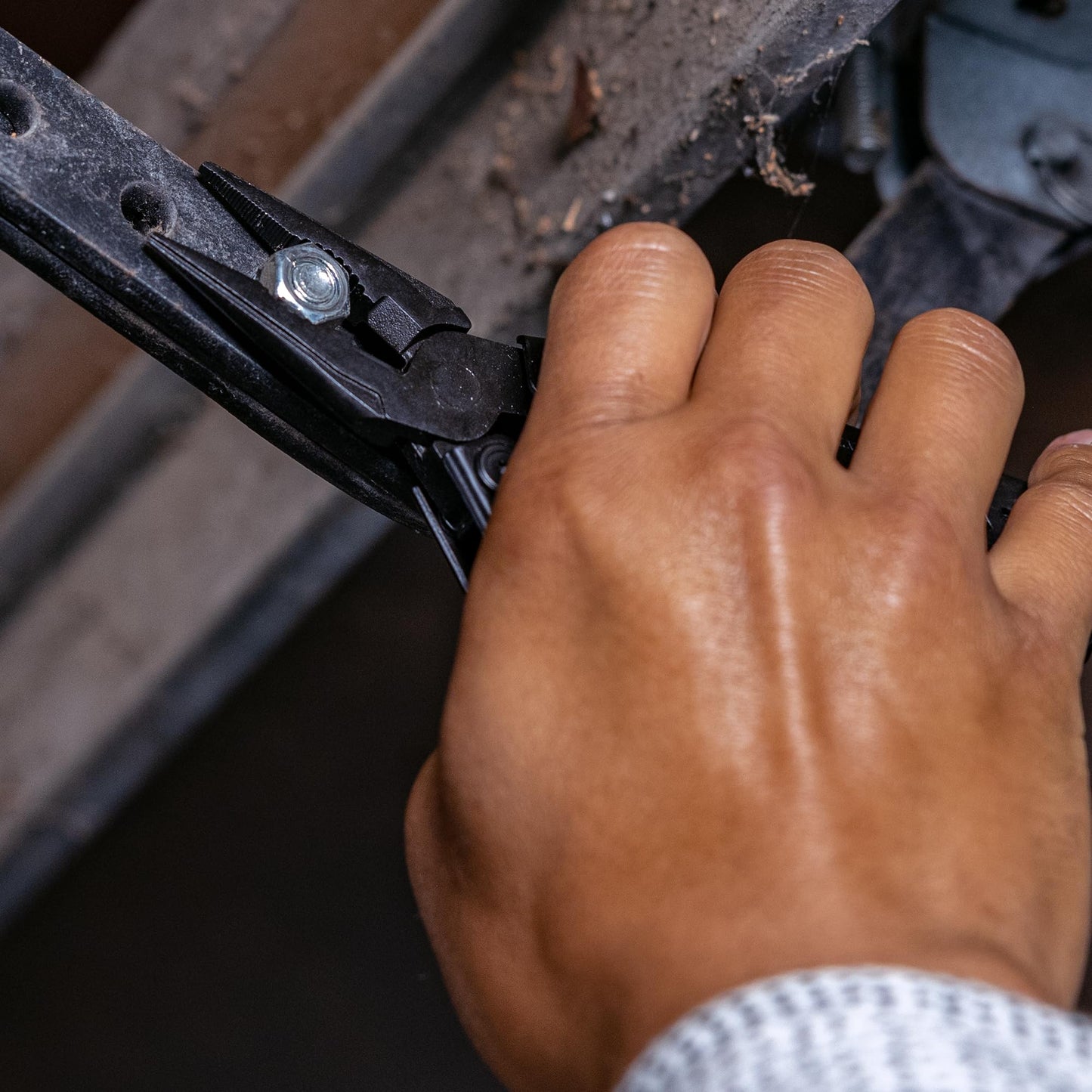 Gerber Gear Suspension-NXT 15-in-1 EDC Multi tool with Pocket Knife, Needle Nose Pliers and Wire Stripper Tools, Gifts for Men, Survival and Camping Gear, Stainless Steel