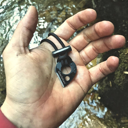 überleben Leicht Fire Starting Necklace - Survival Necklace - 5/16" Thick Ferro Rod Necklace & Fire Striker, 12,000 Strikes - Waterproof Flint and Steel Paracord Necklace, Firestarter Lanyard