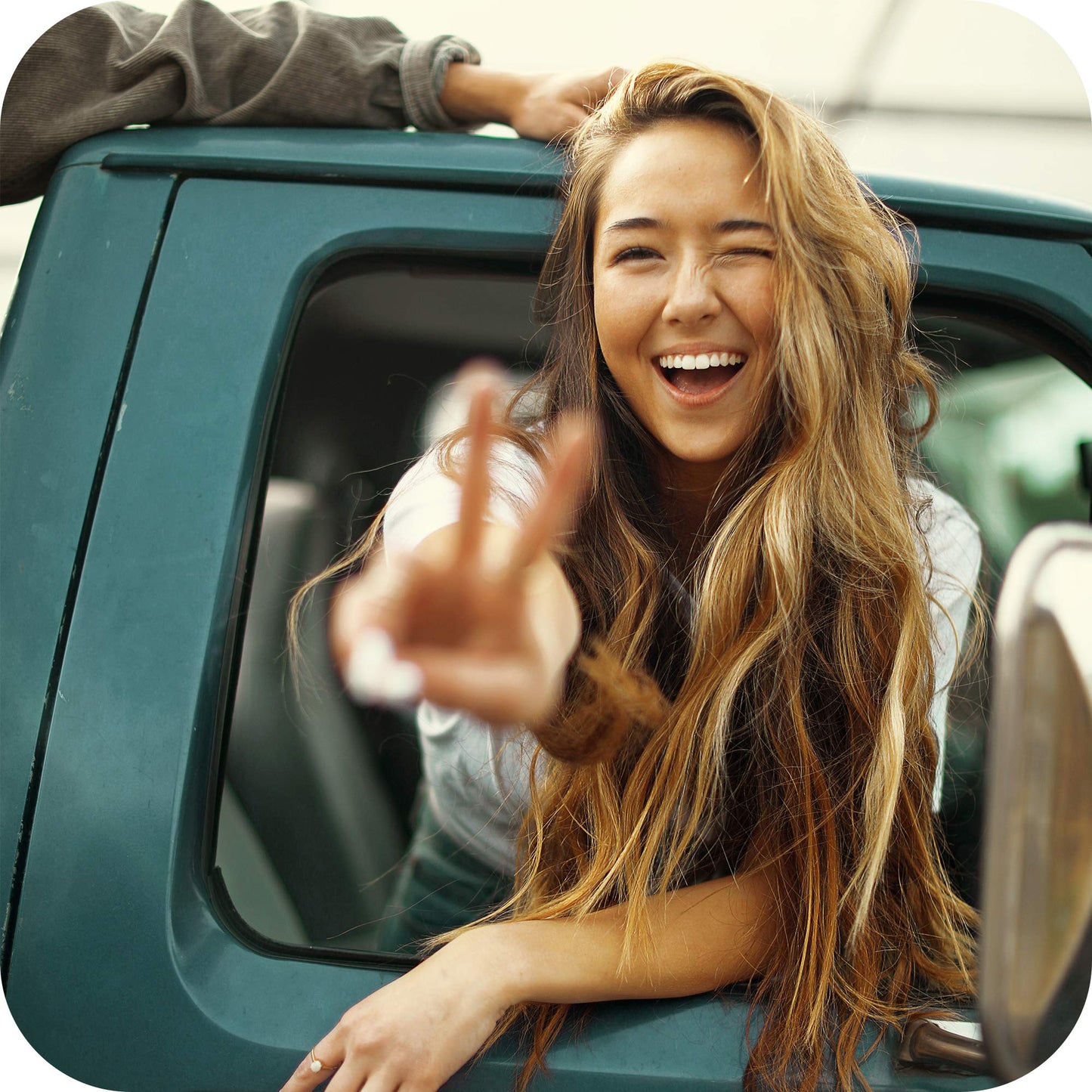 Sun Bum Original SPF 30 Sunscreen Scalp and Hair Mist - Hawaii Act 104 Compliant (Octinoxate & Oxybenzone) - Vegan - Broad Spectrum UVA/UVB Sunscreen Spray with Vitamin E - 2 oz