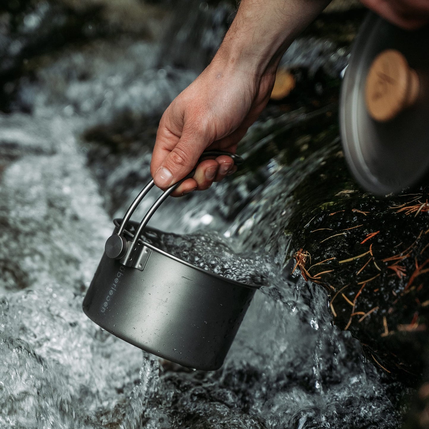 überleben Kessel Titanium Camping Kettle for Boiling Water - Camping Tea Kettle w/Steam Vented Lid, 37fl oz (1.1L) - Camp Fire Coffee Pot w/Canvas Bag - Bushcraft Camping Essentials