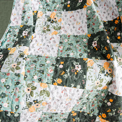 Exclusivo Mezcla 50"x 60" Quilted Throw Blanket- Microfiber Quilt Throw with Boho Patchwork Pattern, Reversible Green Versatile Lap Quilt for All Seasons, Lightweight Throws for Bed/Couch/Sofa