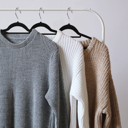 Utopia Home Premium Velvet Hangers 100 Pack - Non-Slip Clothes with Tie Bar - Black Hangers with 360 Degree Rotatable Hook - Heavy Duty for Coat