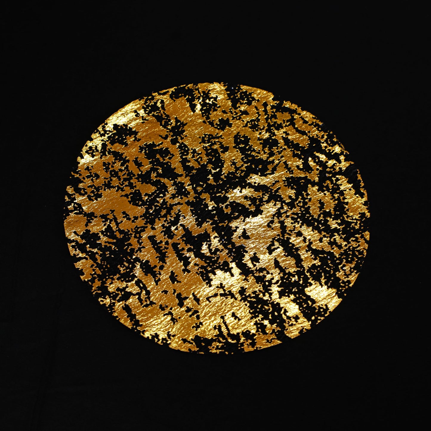 Snowkingdom Black Gold Placemats Round Disposable Sparkly Paper Metallic Glitter Foil Gold Doilies Luxury Dining Table Decoration Centerpieces for Party Birthday Wedding Christmas Shower Set of 24