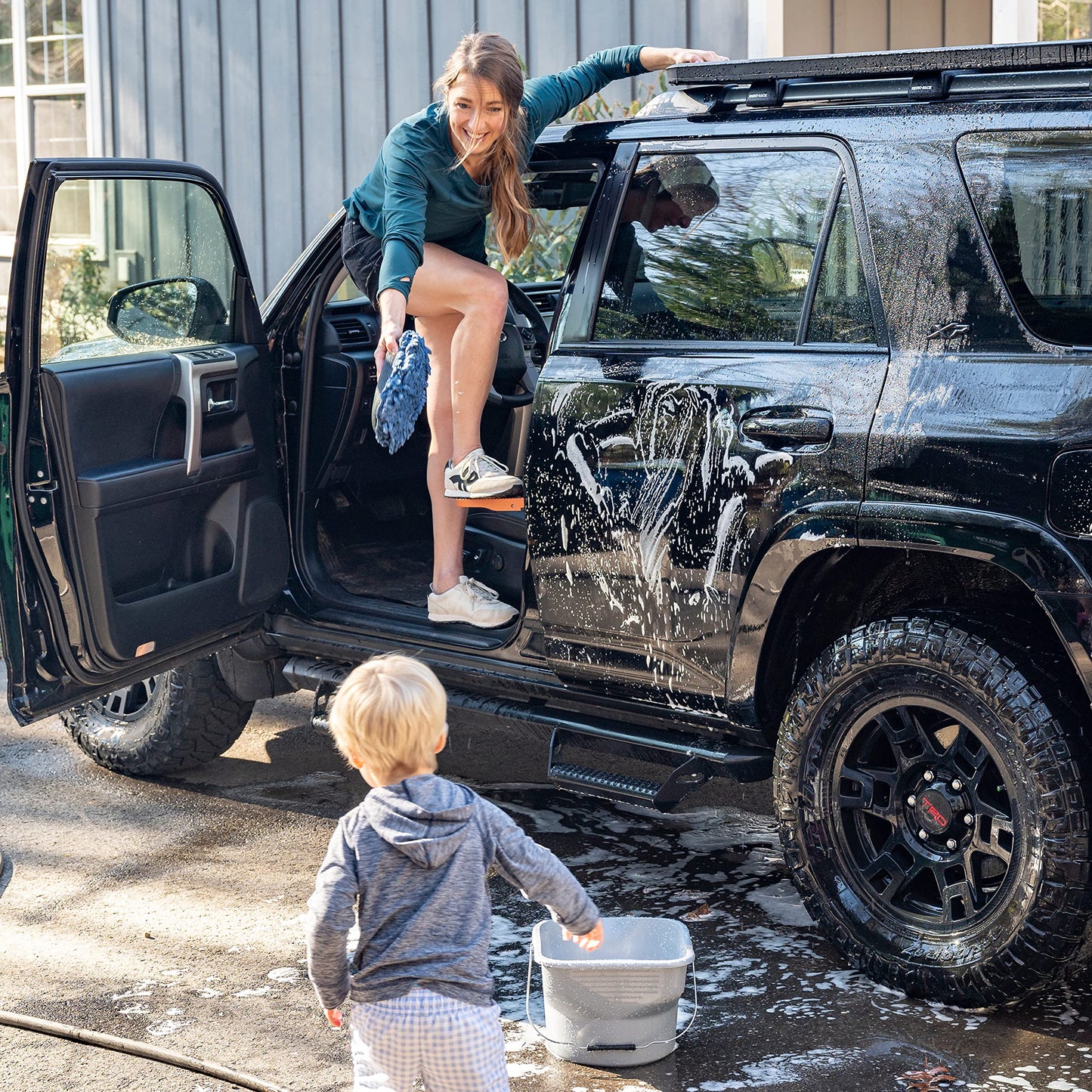 Rightline Gear Moki Ascent Folding Vehicle Door Step for Car Roof Access As Seen On Shark Tank, 8.75 by 3 by 5.25 Inch